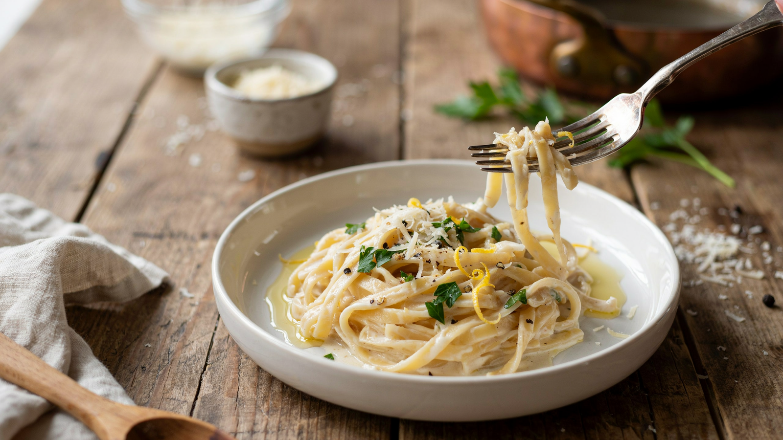 Creamy Garlic Pasta — Easy Garlic Cream Sauce Recipe for a Luxurious Weeknight Dinner